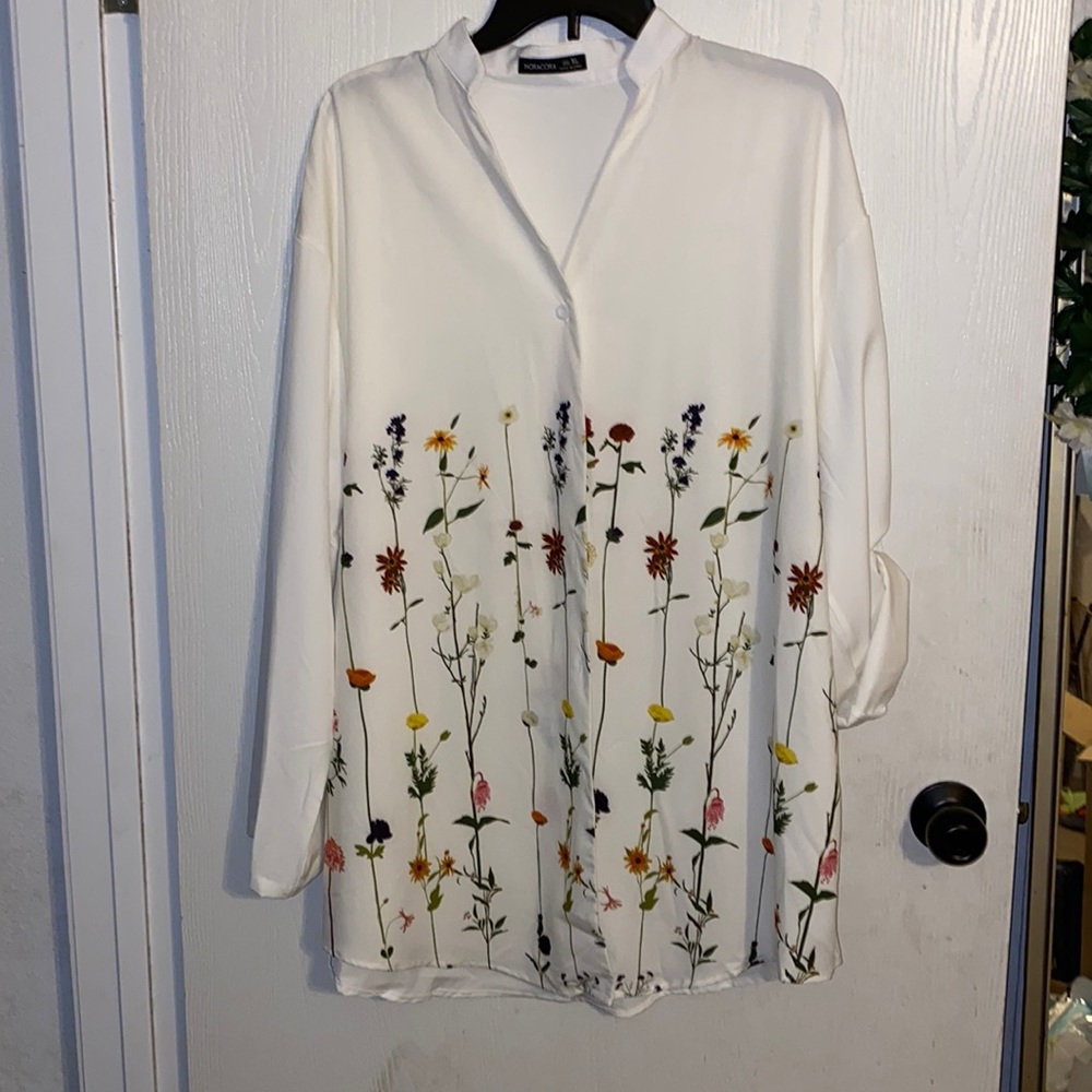 Dress blouse  long r-tailed with flowers never worn